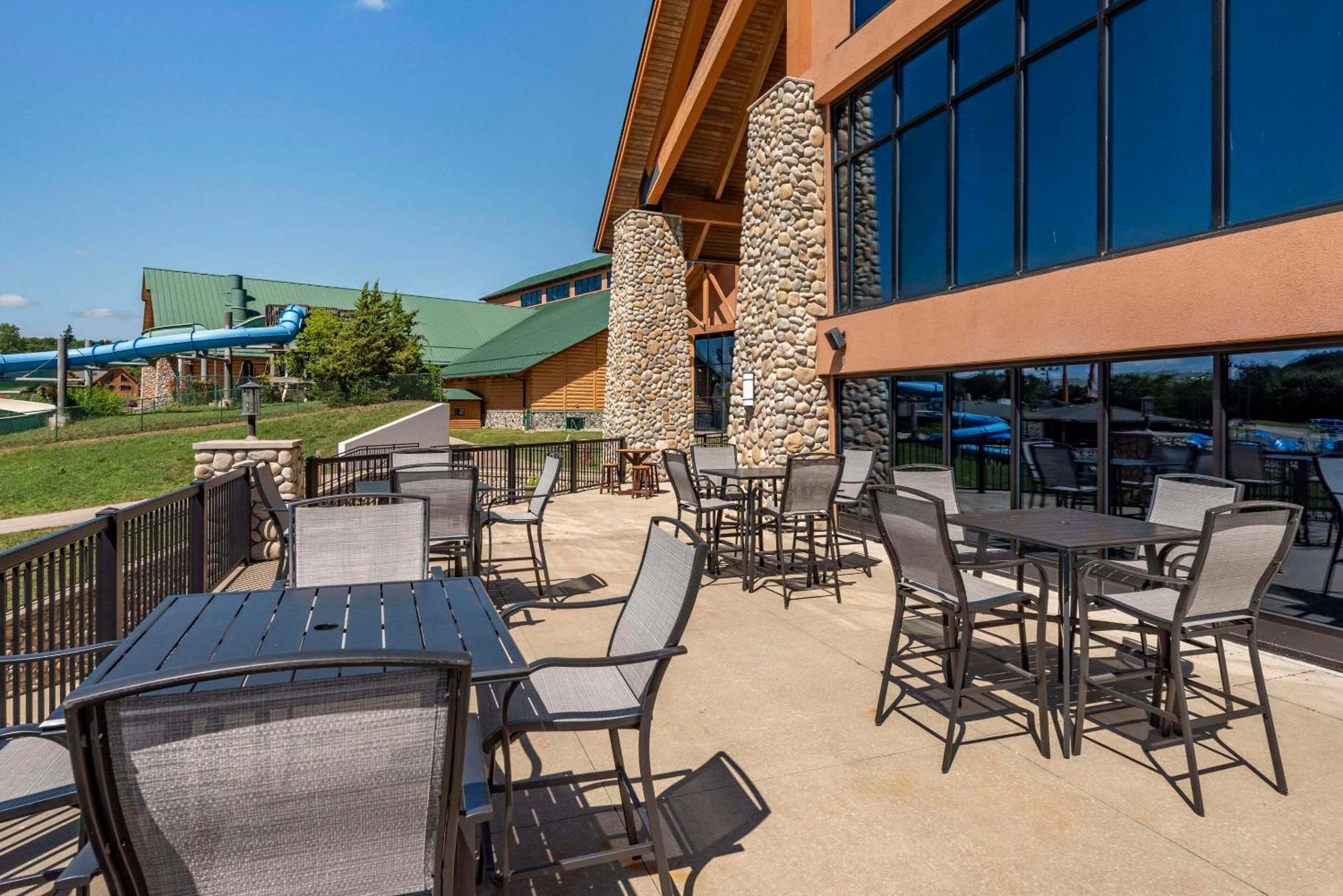 Three Bears Resort Waterpark Near Tomah Ascend Collection Warrens Экстерьер фото