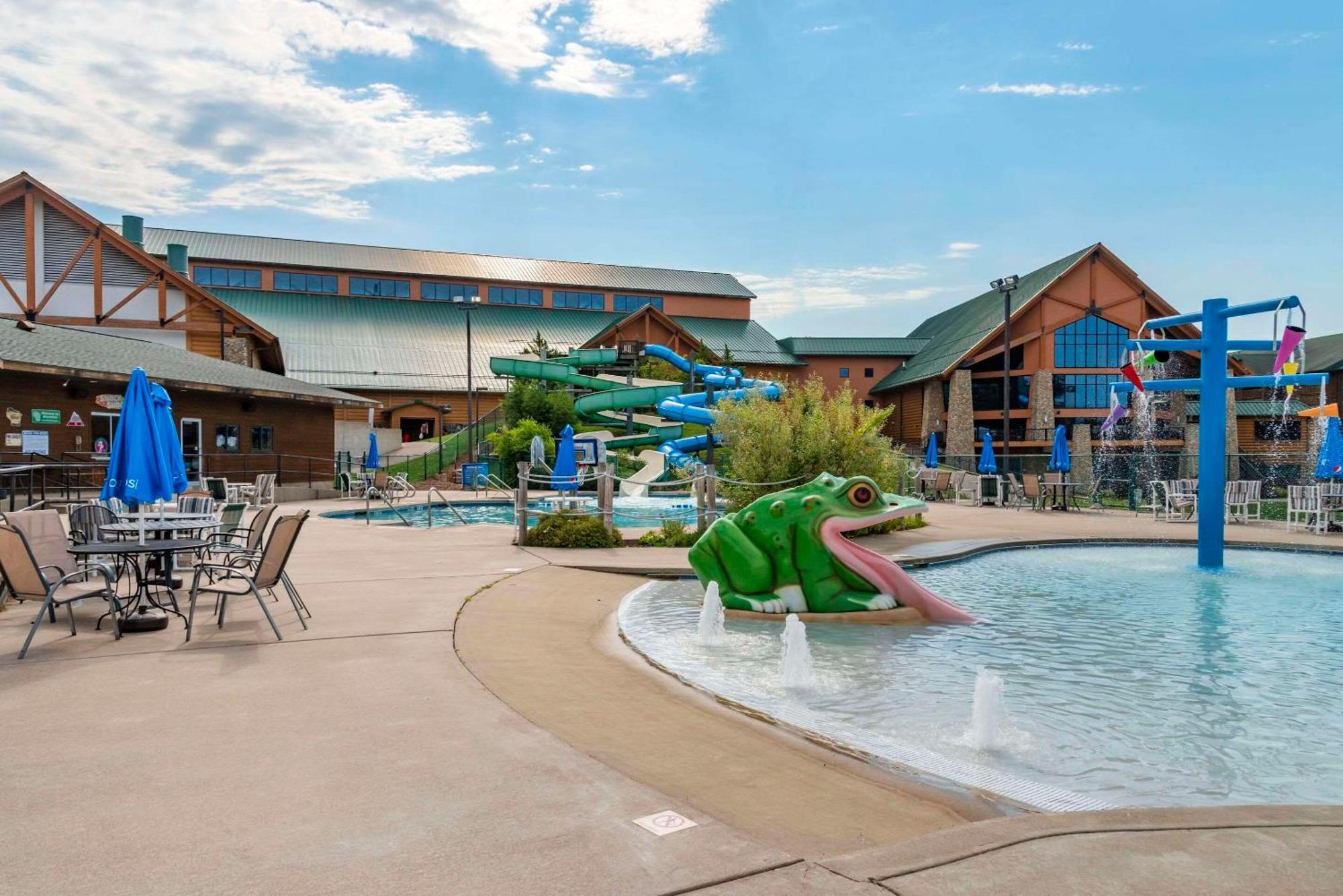 Three Bears Resort Waterpark Near Tomah Ascend Collection Warrens Экстерьер фото