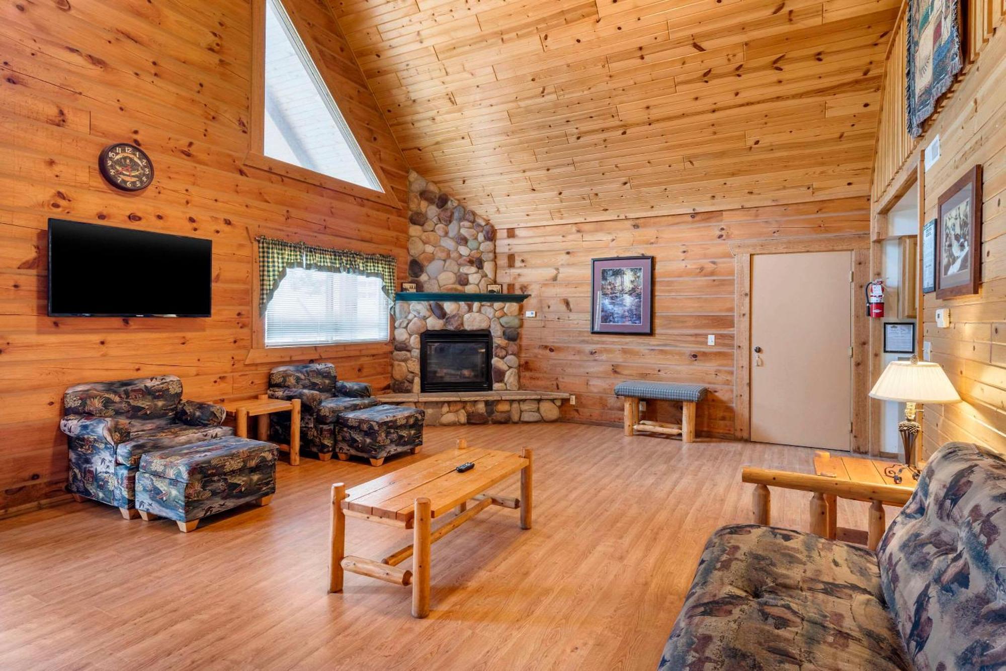 Three Bears Resort Waterpark Near Tomah Ascend Collection Warrens Экстерьер фото