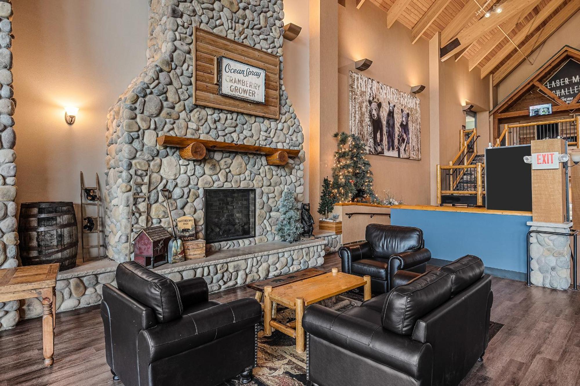 Three Bears Resort Waterpark Near Tomah Ascend Collection Warrens Экстерьер фото