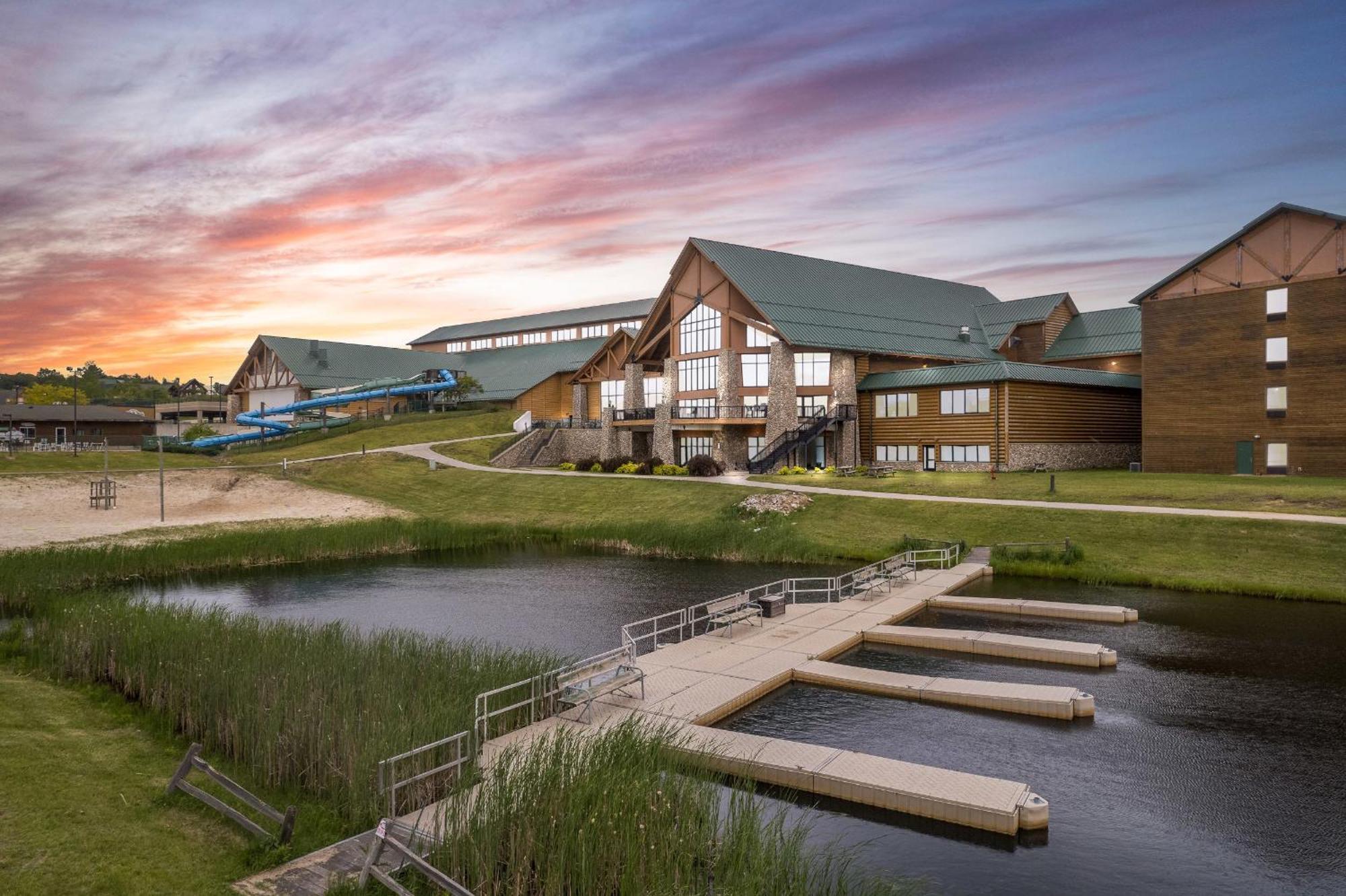 Three Bears Resort Waterpark Near Tomah Ascend Collection Warrens Экстерьер фото